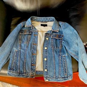 Banana Republic ladies sz L denim jacket. Like new!